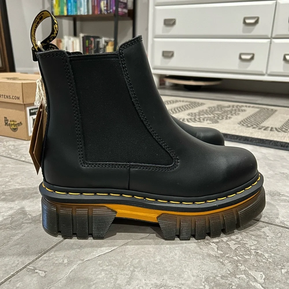 Dr. Martens Doc Martens Audrick Chelsea Black Boots - Picture 2 of 9